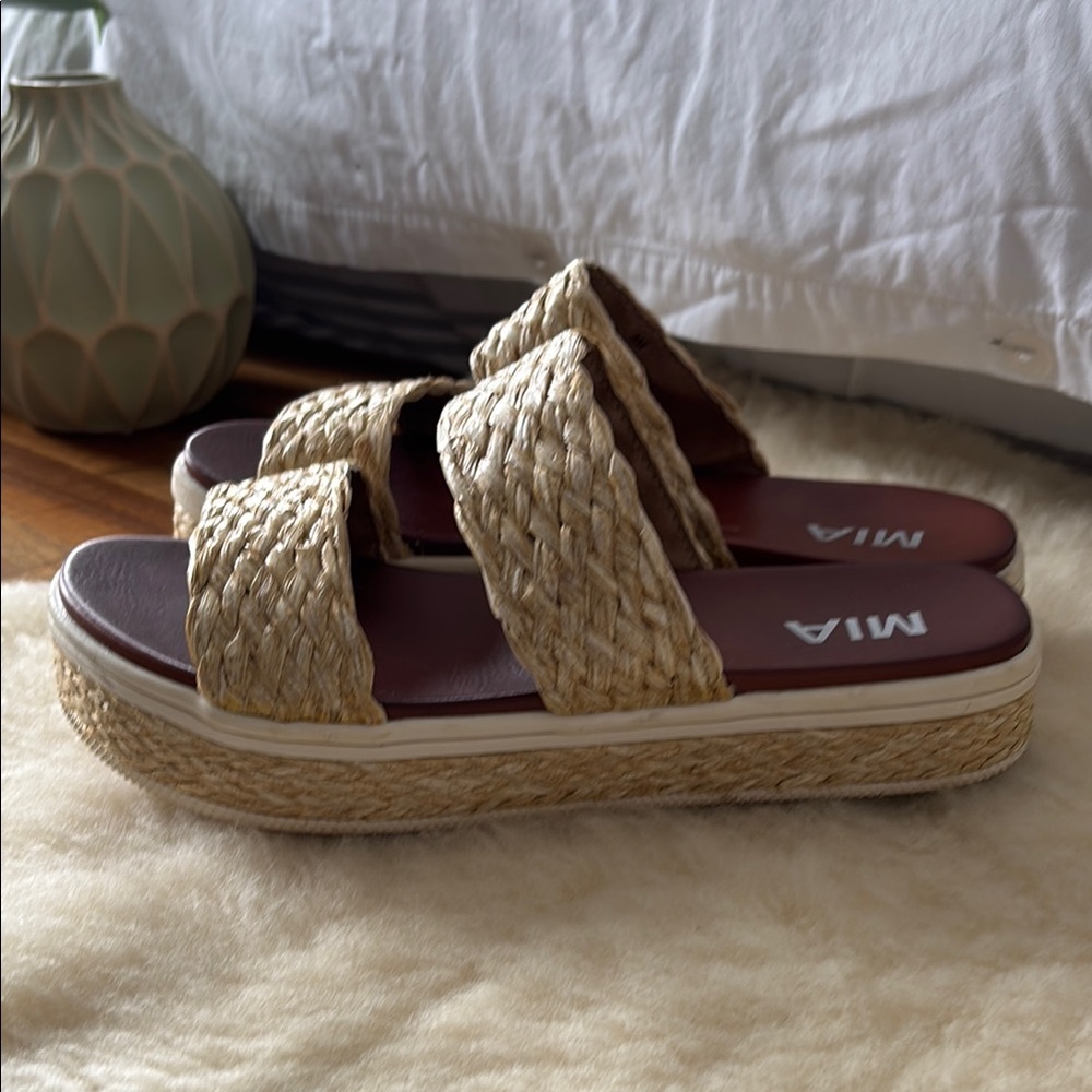 MIA Women's Tan Woven Sandals